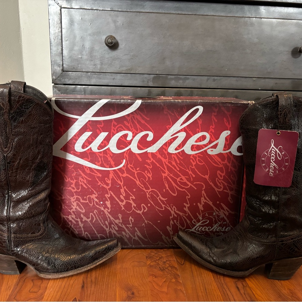 Lucchese Andrea Alpine Cafe M5710 Snip Toe  Handmade Western Boots, size 8.